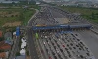 Kendaraan Dialihkan, Gerbang Tol Cikarang Utama Lancar