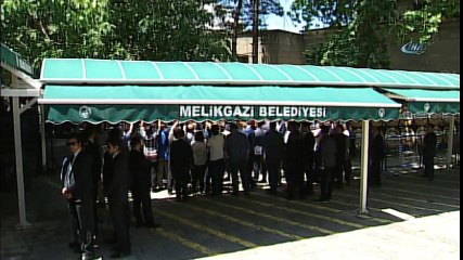 Başbakan Binali Yıldırım, Bakan Özhaseki'nin Annesinin Cenazesine Katıldı