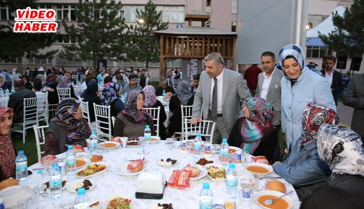 (23 Haziran 2017) Hasta Ve Hasta Yakınlarıyla İftar Yaptı Başkan Çelik, Eşi İkbal Çelik İle Birlikte Müsiad’ın İftarına Katıldı