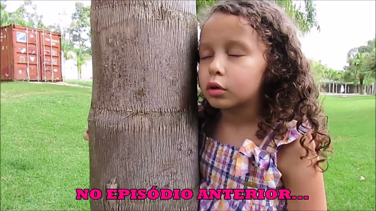GÊMEA BIA VIROU EMPREGADA DA BRUXA MALVINA IGUAL À CINDERELA! Novelinha SEPARADAS NA MATER