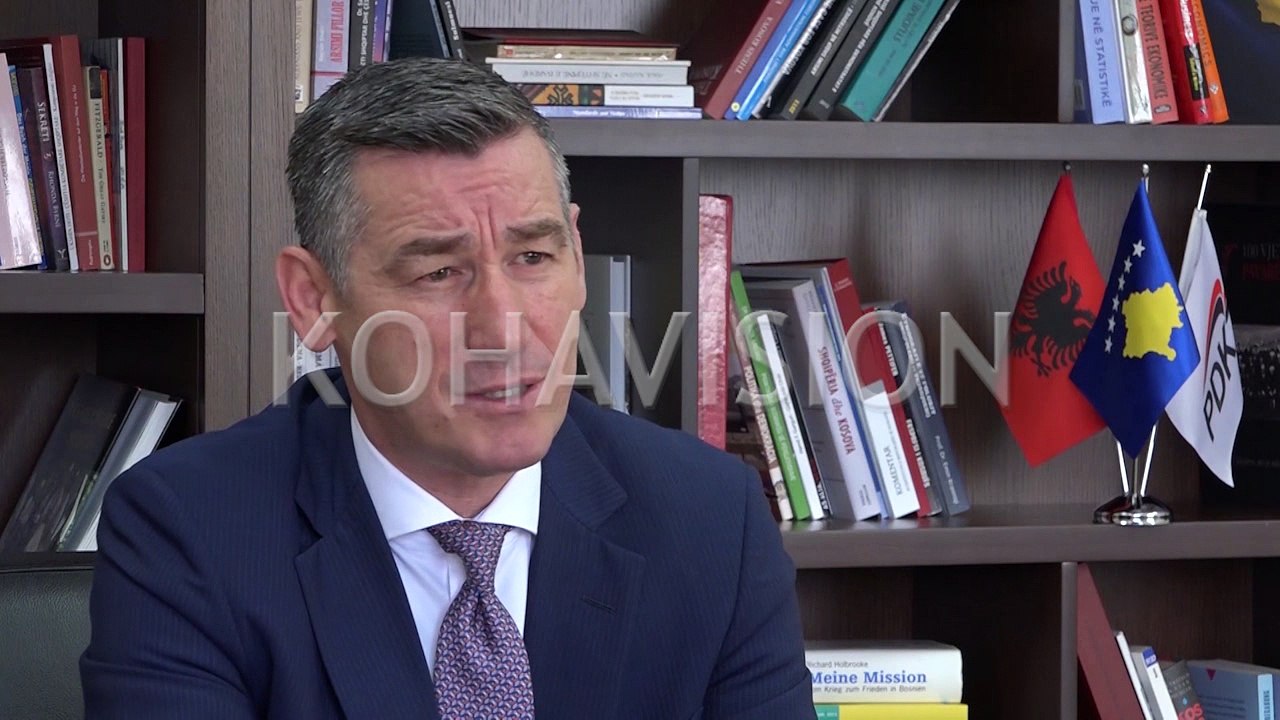 Veseli: Vijat e kuqe i vënë njerëzit me komplekse që mendojnë se po ndajnë “mexhë”