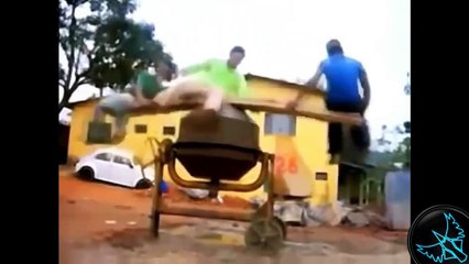 Komik iş kazaları- İNANILMAZ GÖRÜNTÜLER İZLE