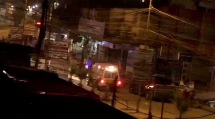 Скачать видео: Injured in Mosul Market Suicide Bombing Transported by Ambulances