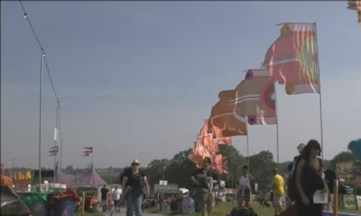 Pengunjung Mulai Padati Area Festival Musik Glastonbury
