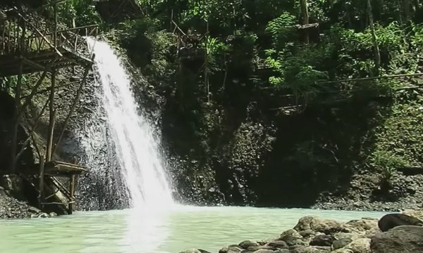 Menikmati Wisata Air Terjun Watu Jengger