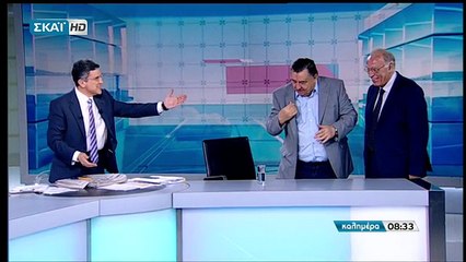 Η χειραψία Καρατζαφέρη - Λεβέντη on air και ο Αυτιάς σε ρόλο... ηχολήπτη