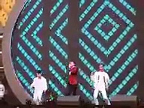 Noo Phước Thịnh xử trí thông minh khi gặp sự cố âm thanh I Thương mấy cũng là người dưng