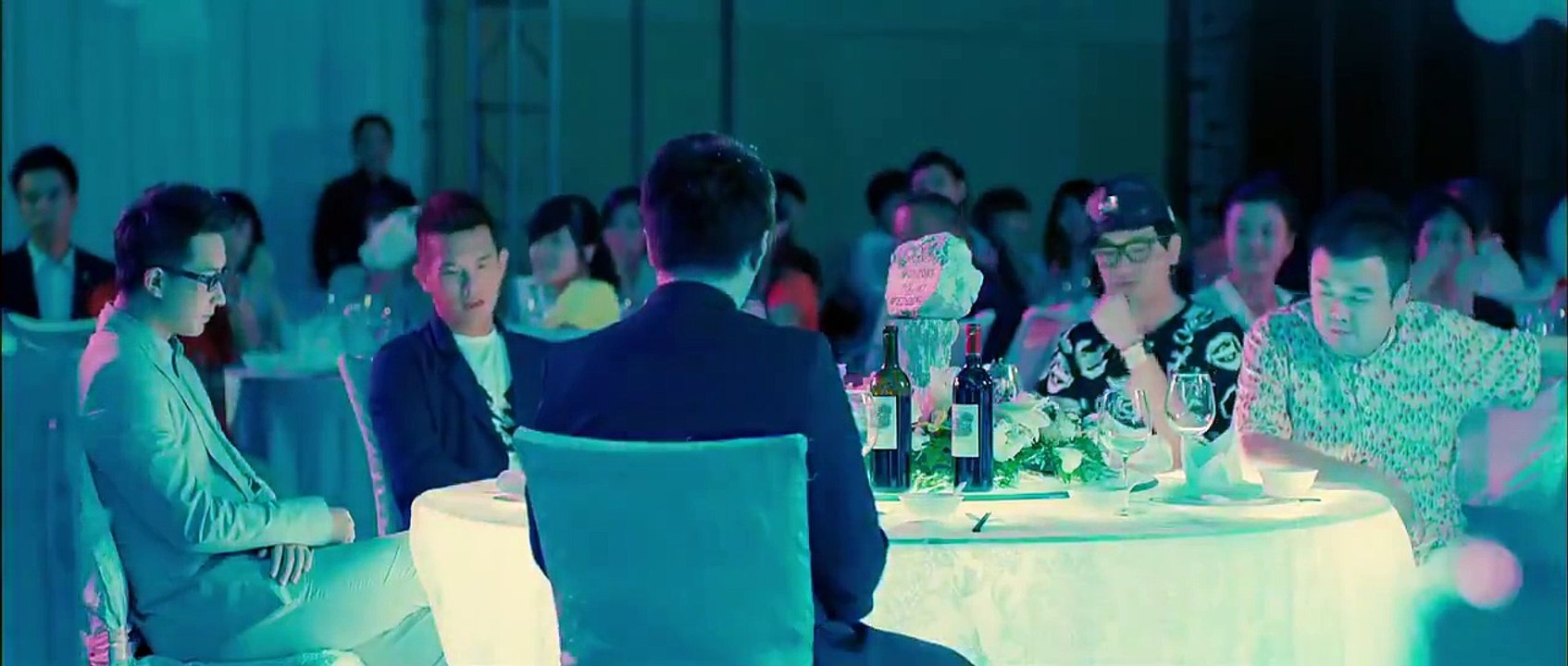 Khi tập thể người yêu cũ đến mừng đám cưới thì sẽ thế nào nhỉ?
