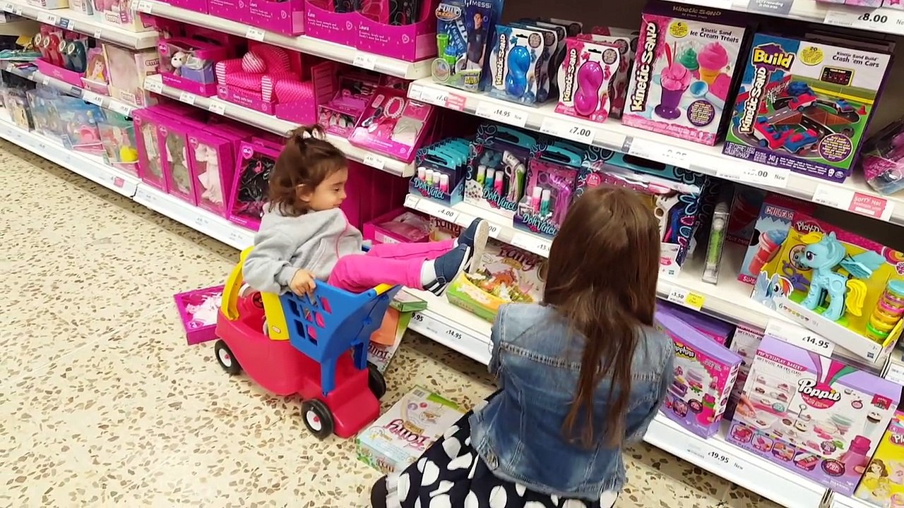 Bebé mala broma compras emily