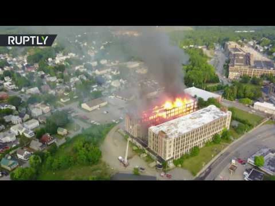 Massive fire tears through old mill in US, more than 100 firefighters battle flames (AERIAL VIDEO)