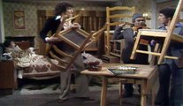 Mind Your Language S01E09 Killl Or Cure