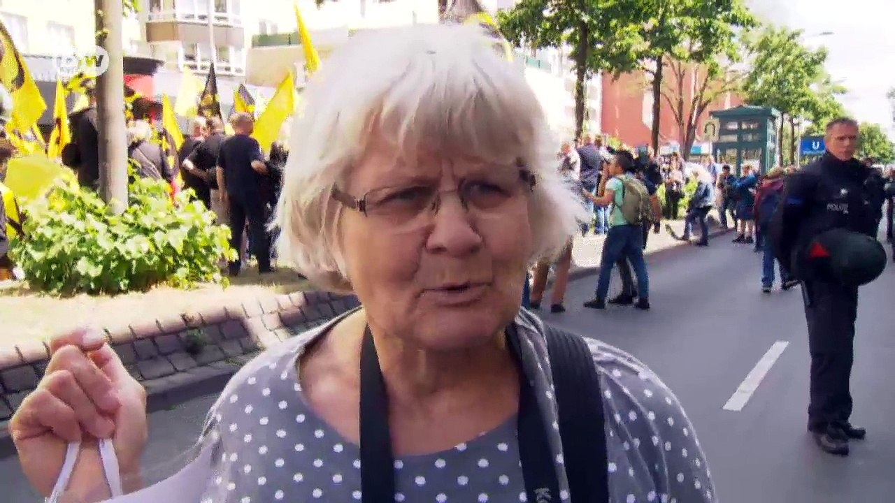 Schrubben gegen Rechts | DW Deutsch