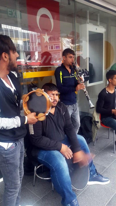 ZEYNEL ABİDİN KIYMAZ SOKAK ŞARKICILARI-3