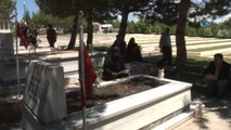 Sivas'ta Şehitlikte Hüzünlü Arife
