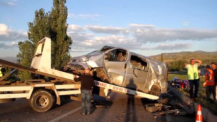 Suşehri'nde Trafik Kazası: 8 Yaralı
