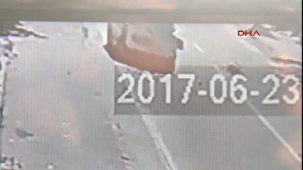Sakarya Ticari Aracın 2 Çocuğa Çarpma Anı Kameralara Yansıdı