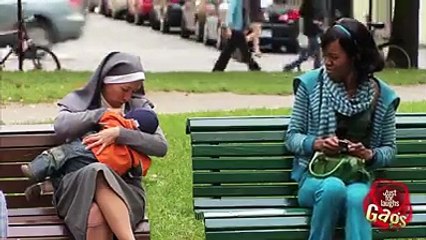 Monja amamanta un bebé jajajaja