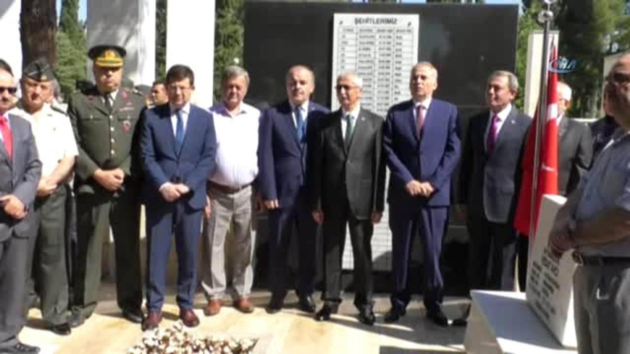 Arefe Günü Denizli'de Şehitlik Ziyareti