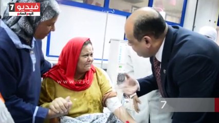 محافظ مطروح يزور المستشفى العام ويوزع مساعدات مالية على المرضى