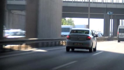 İstanbul'da Bayram Trafiği Çilesi... Tem Otoyolu'nda ve E-5'te Kalan Sürücüler İsyan Etti