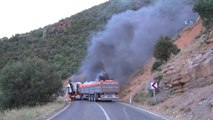 Tunceli'de Yol Kesen PKK'lılar Araç Yaktı
