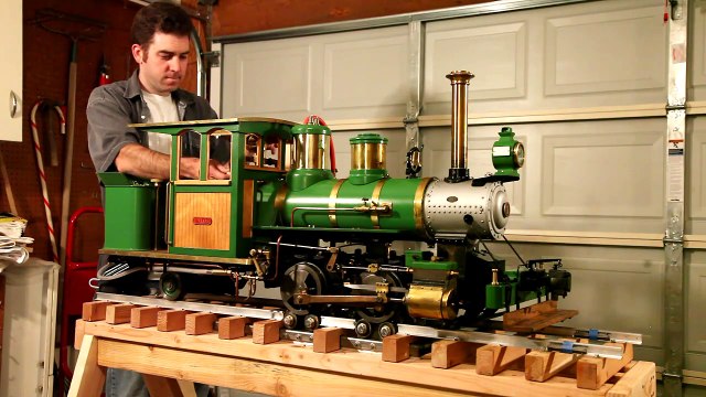 Allen Models Chloe runnning on air Pt. II - completed engine