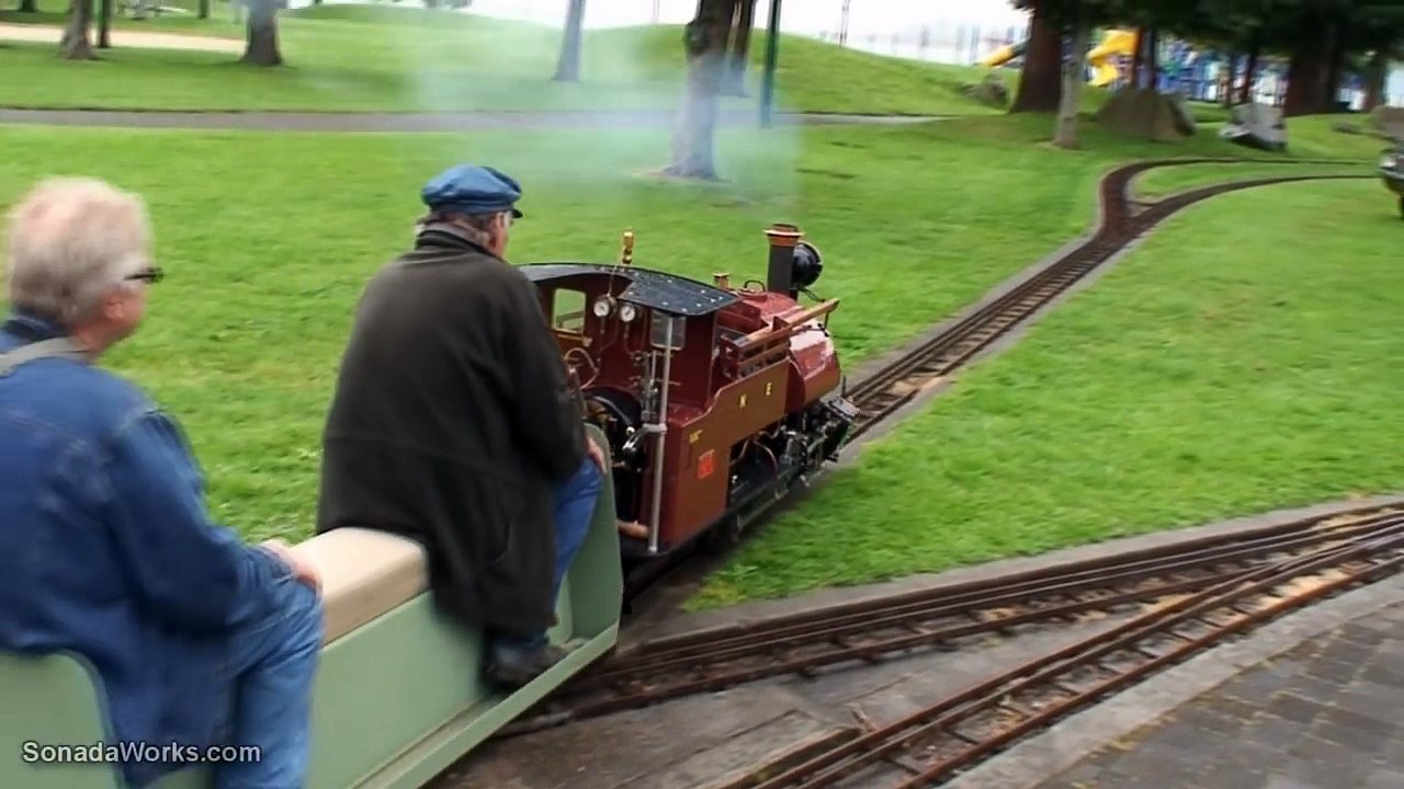 Darjeeling Himalayan Railway B-Class Steam Locomotive in 4  Scale