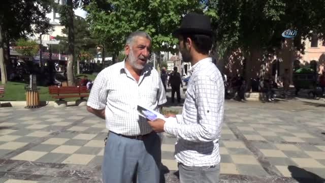 Kayıp Babasını Sokak Sokak Gezerek Arıyor