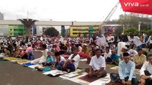 Suasana Salat Idul Fitri di Jembatan Ampera, Palembang
