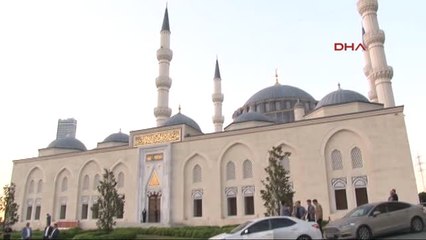 Cumhurbaşkanı Erdoğan Bayram Namazı Için Geldiği Camide Kısa Süreli Rahatsızlık Geçirdi