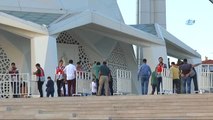11'inci Cumhurbaşkanı Abdullah Gül, Bayram Namazını Marmara İlahiyat Camii'nde Kıldı