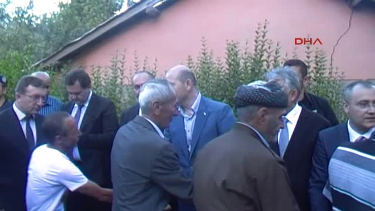 Hakkari Içişleri Bakanı Soylu Bayram Namazını Çukurca'da Kıldı