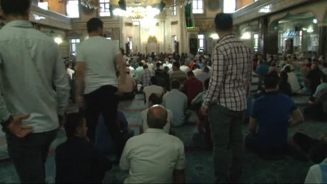 Elazığ'da Bayram Namazında Camiler Doldu Taştı