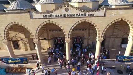 Başbakan Yardımcısı Kaynak, Bayram Namazını Abdülhamithan Camisi'nde Kıldı