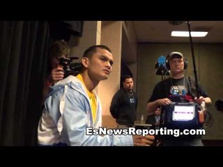 marcos maidana trying on gloves at his MGM Locker room EsNews Boxing