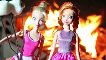 Frozen Anna & Elsa MAKE SMORES Summer Campfire Fun Disney Princess Frozen Barbie Parody P