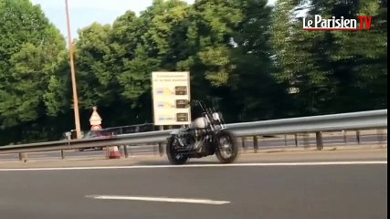 mystère une moto qui roule sans pilote
