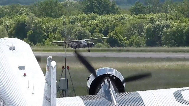 Ce pilote d'avion est fou et très talentueux