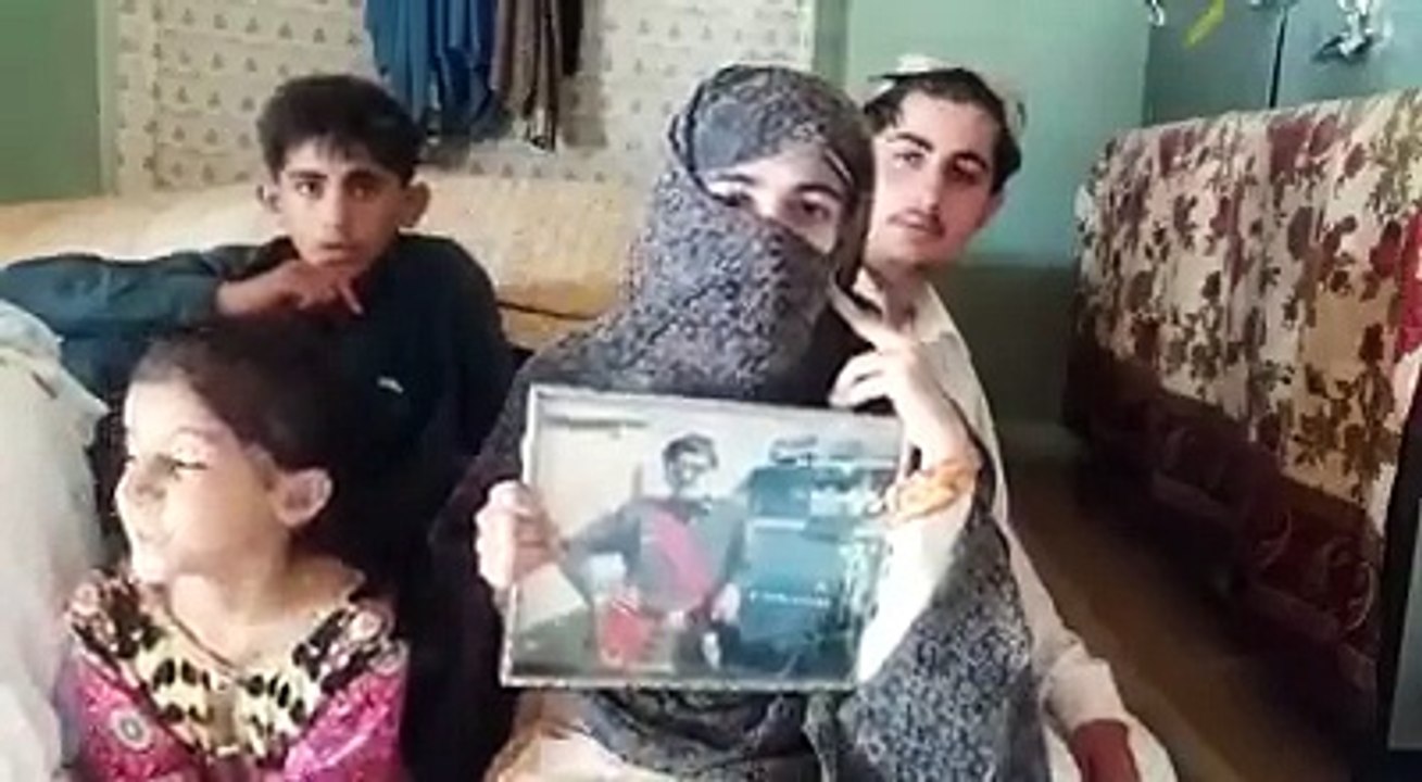 کو ئٹہ میں مجید اچکزئی نے جس پولیس والے کو اپنی گاڑی سے کچل کر شہید کر دیا اس کی بیٹی کی فریاد کو زیادہ سے زیادہ شئر کری