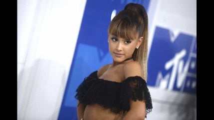 Ariana Grande a 24 ans : Retour sur ses clips les plus sexy (Vidéo)