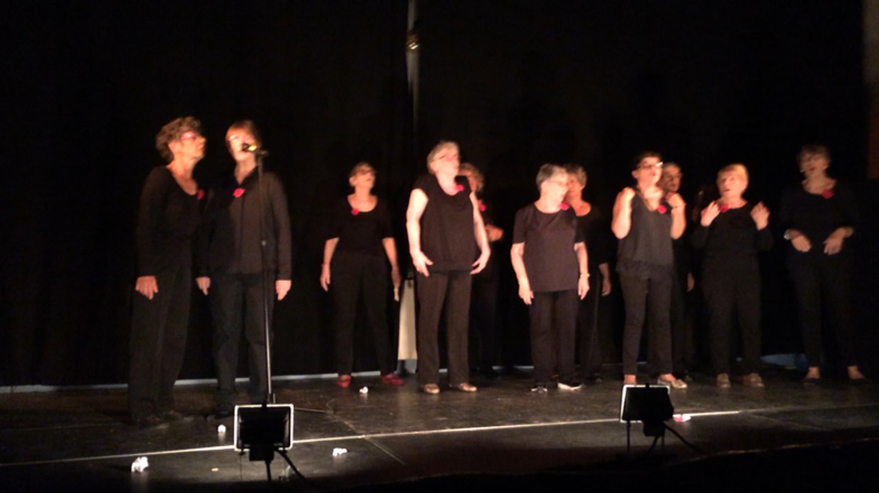 Au Mans, des femmes parlent de leurs vies sur scène