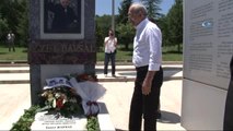 Kemal Kılıçdaroğlu, İzzet Baysal Anıt Mezarı'nı Ziyaret Etti