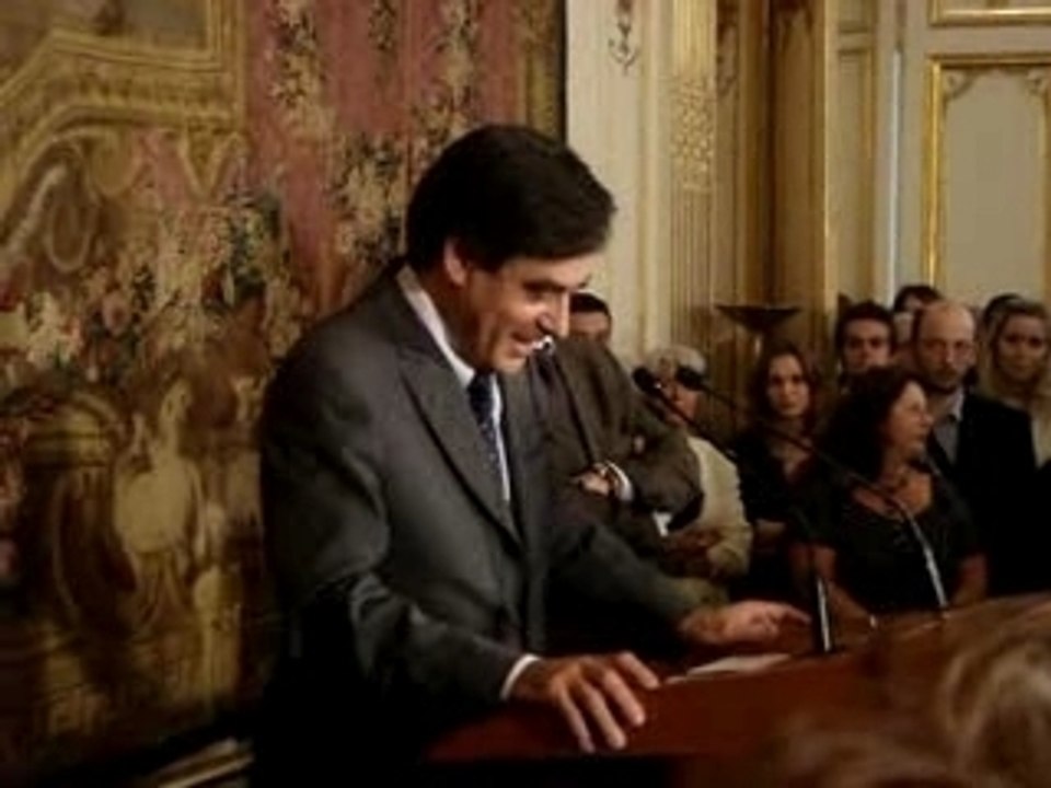 UMP - François Fillon remercie l'équipe du QG Sarkozy