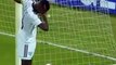 Pogba rentre dans les buts en faisant un dab lors d'un match caritatif