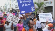 Cientos de mujeres marchan en República Dominicana para despenalizar el aborto