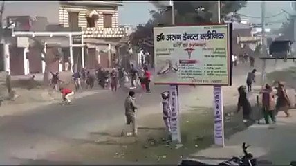 بھارتی فوج کے شر سے اب تو ان کی اپنی عوام بھی محفوظ نہیں ہے بھارتی درندے کیسے خواتین پر وخشیانہ تشدد کر رہے ہیں ویڈیو دی