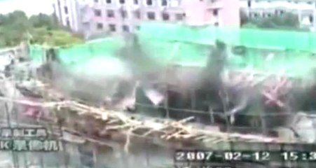 Çin'de İnşaat Halindeki Binanın Çöküşü Kameralara Yansıdı