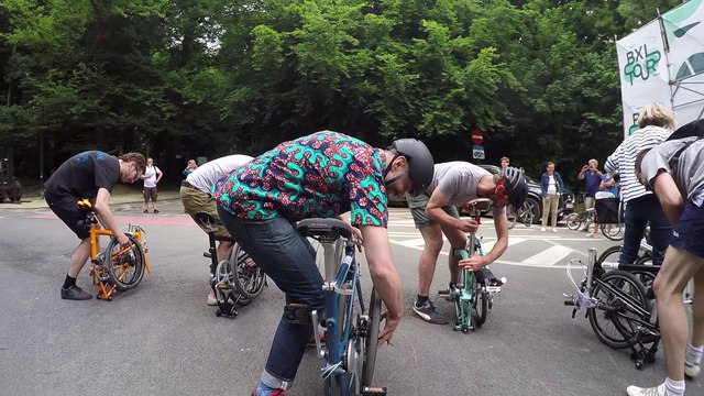 Course de vélos pliables à l'occasion du BXL TOUR