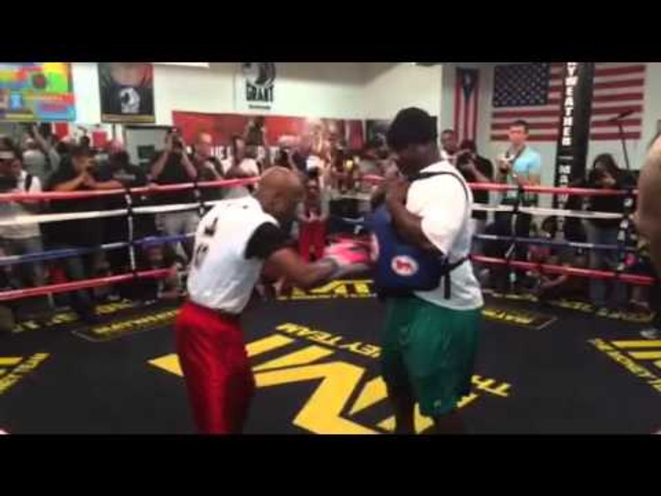 Mayweather working out