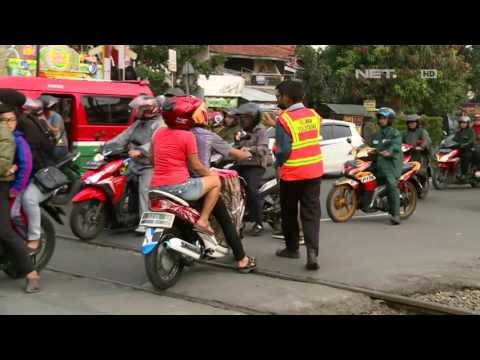 Aksi Komunitas Mengkampanyekan Disiplin di Rel Kereta Api - NET16